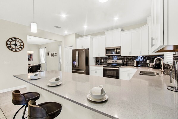 Fridge, microwave, oven, stovetop - New Listing! Champions Gate Resort, 10mi to Disney & 21mi to Universal - FS243207 (Davenport)