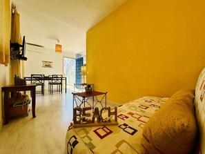 2 soverom, strykejern/-brett og sengetøy