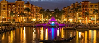 Downtown Resort Condo! Close to Shops, Restaurants & Beach. Fantastic Amenities!