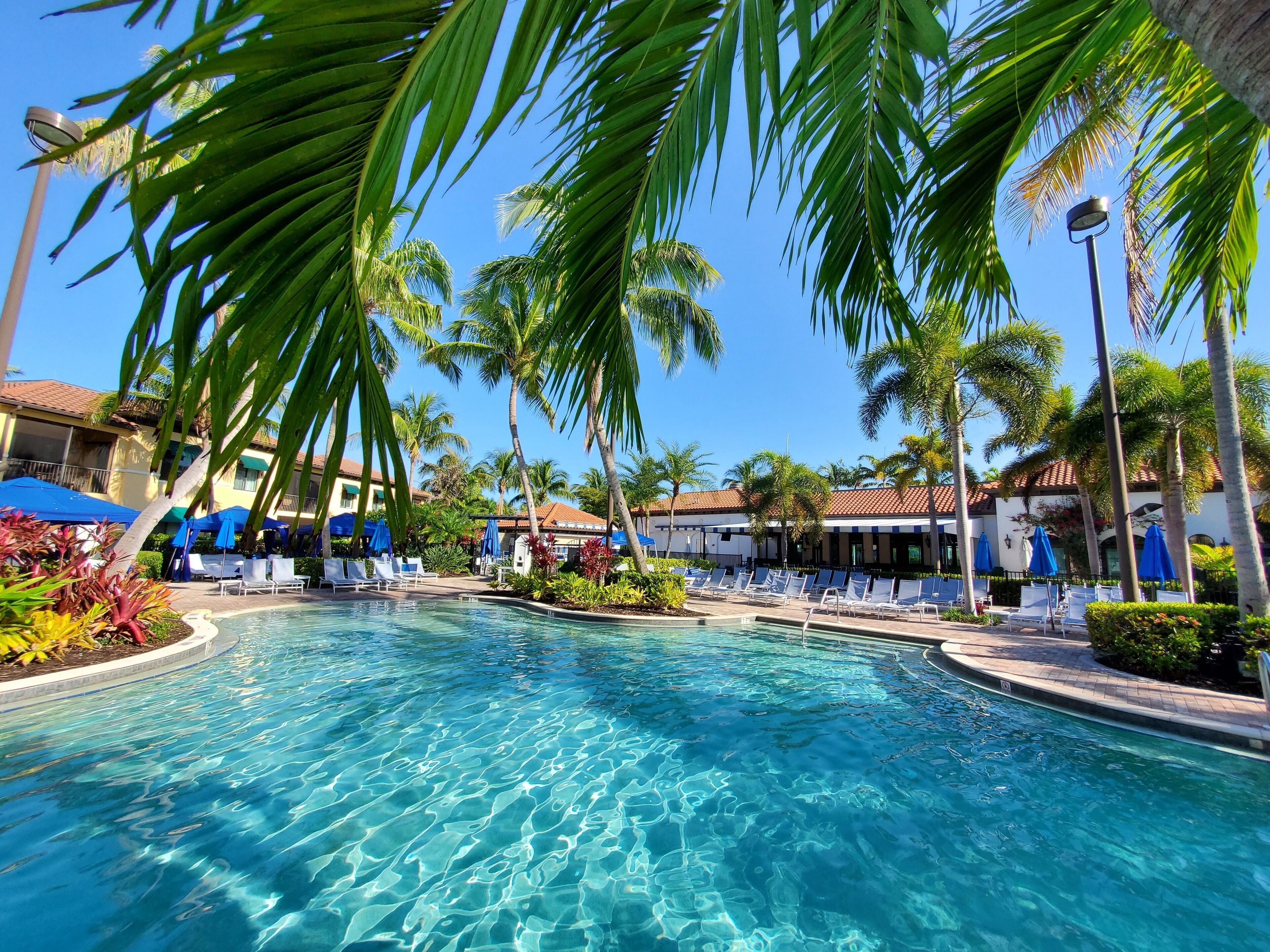 Fun Awaits at Luxurious Resort Condo: Fabulous Amenities, near Beach & Downtown!