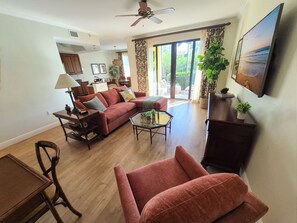 Smart TV, DVD player, table tennis, books - Downtown Resort Condo! Close to Restaurants, Shops & Beach. Fantastic Amenities! (Naples)