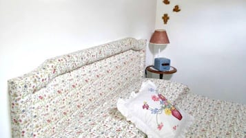 1 slaapkamer, een strijkplank/strijkijzer, wifi, beddengoed