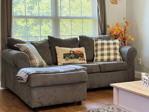 Smart TV, fireplace - Central Smoky Mountain Home, 20 Minutes to Knoxville & Pigeon Forge (Seymour)