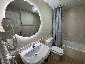Bathroom - Alpen1 Voramar Apartment /2 bedrooms (Peñíscola)