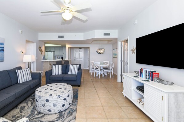 Smart TV - Coastal 12th Floor Beachfront Condo w/ Close Dining & Shopping in Destin! 🌊🌴💙 (Destin)