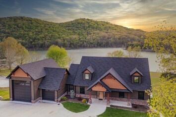 Incredible lakefront access and beautiful table rock views!