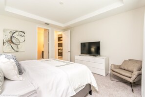 9 bedrooms, desk, iron/ironing board, free WiFi
