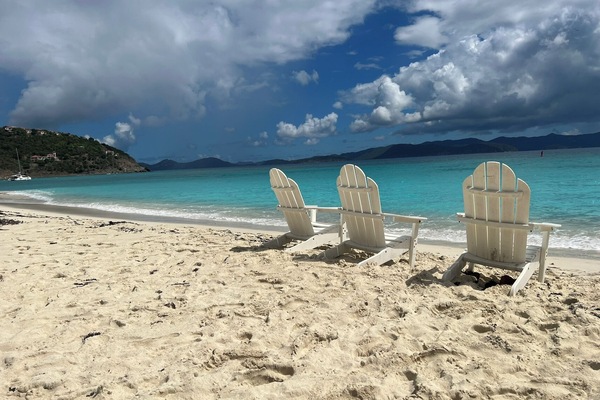 Plage, chaises longues, serviettes de plage