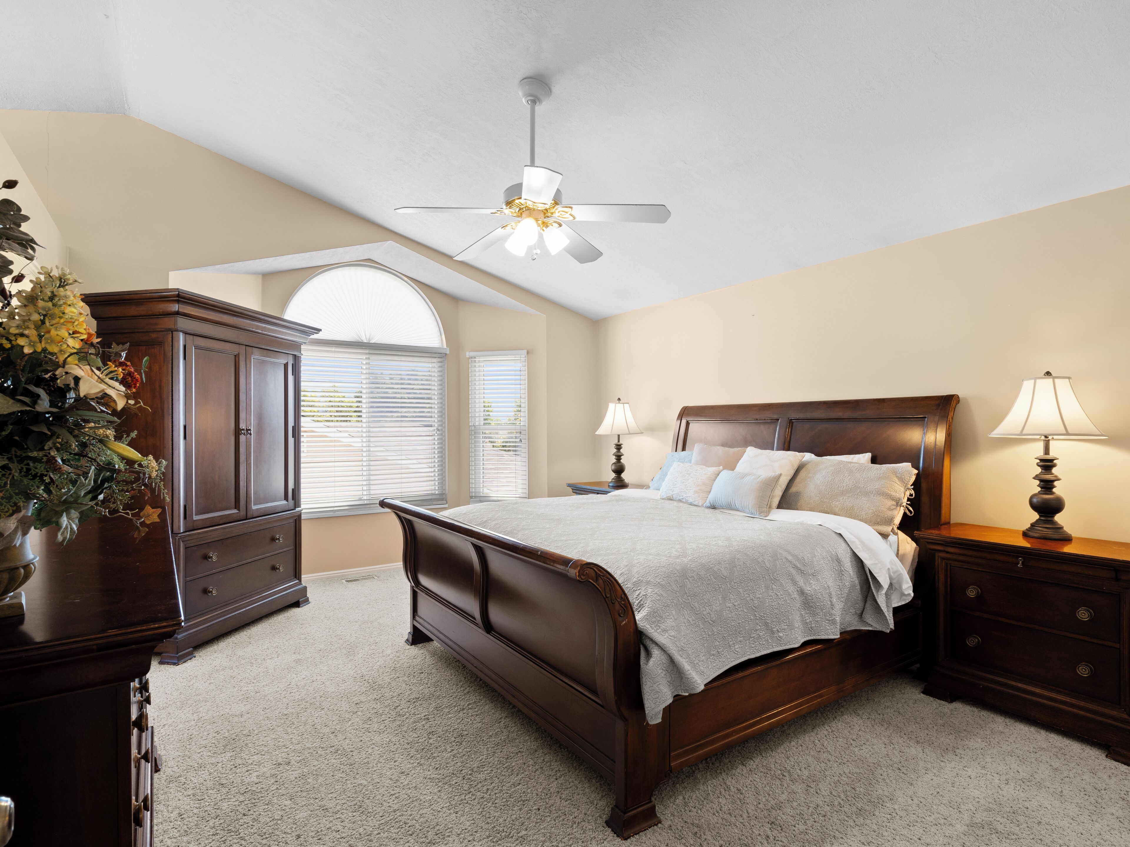 6 bedrooms, WiFi, bed sheets