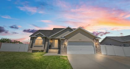 Pet Friendly, Fireplace, 17Mi to Snowbird Ski