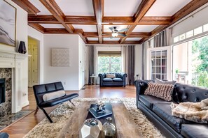 Smart TV, fireplace, table tennis