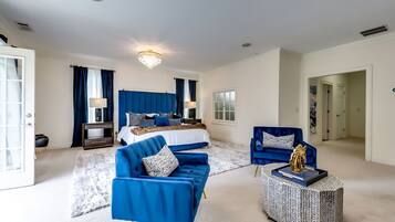 6 bedrooms, desk, iron/ironing board, free WiFi