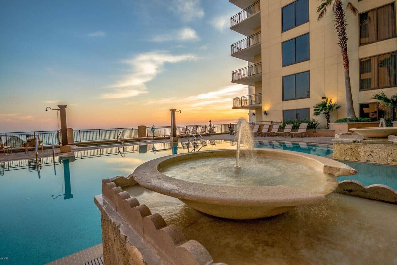 Een verwarmd zwembad