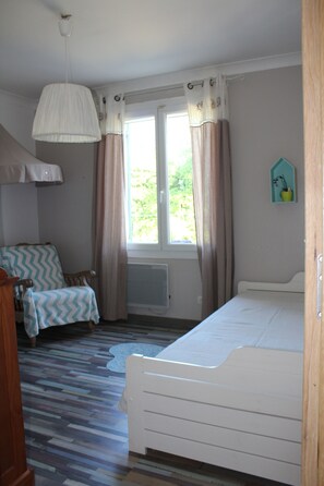 5 bedrooms, WiFi, bed sheets