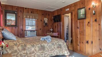 In-room safe, WiFi, bed sheets