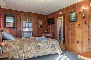 In-room safe, WiFi, bed sheets