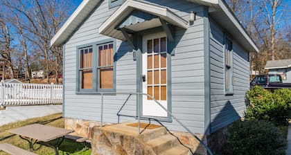 Cozy Cabin at Rockaway Rentals near Branson