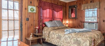Cozy Cabin at Rockaway Rentals near Branson