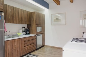 Frigorífic, microones, forn i placa de cuina