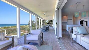 Ferienhaus (New Latitude) | Balkon