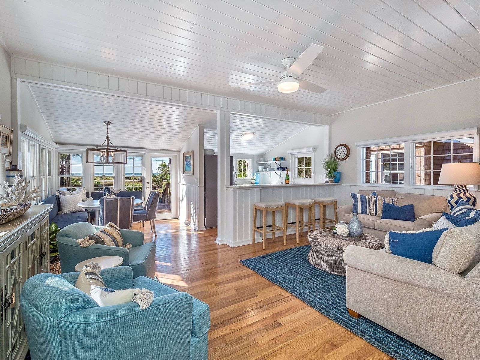 House (Captiva Charm) | Living room | Flat-screen TV