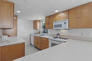 Condo (Captiva Shores 6C) | Private kitchen