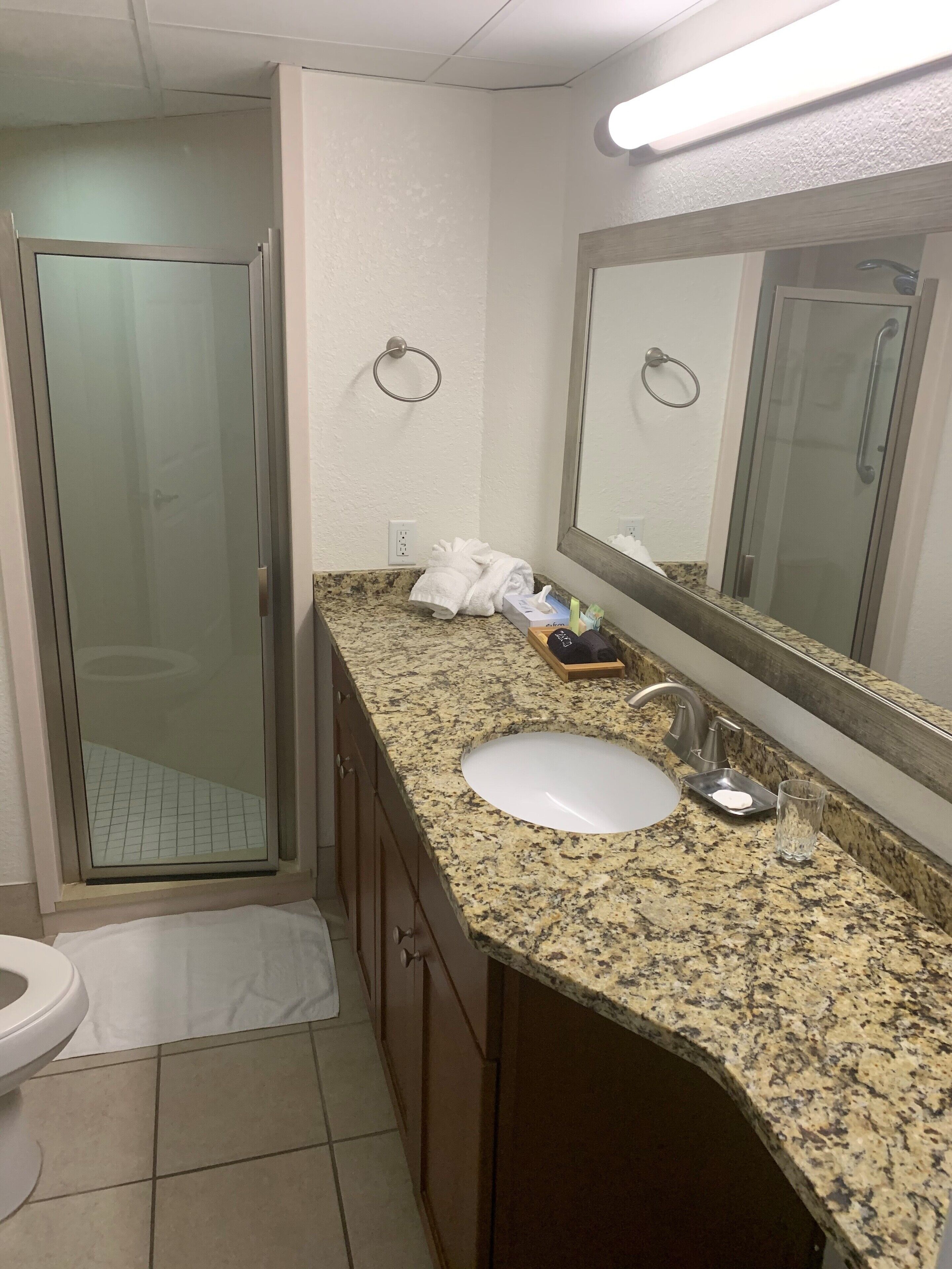 2,000 SQ UNIT,  2BED, 2 BATH OCEAN FRONT IN 24 UNIT BLDG