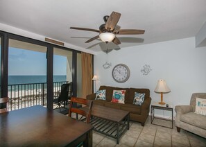 Een televisie en een dvd-speler