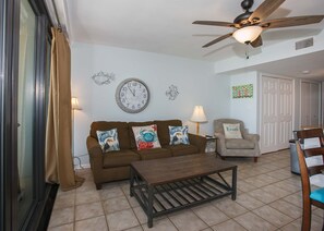 Een televisie en een dvd-speler