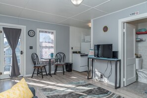 TV - Zen Den at Rockaway Rentals near Branson (Rockaway Beach)