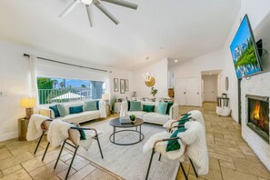 Smart TV, fireplace, table football, ping pong