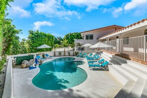Outdoor pool, a heated pool - Private pool/Basketball/BBQ/Gameroom/bocce+horsesh (Bermuda Dunes)