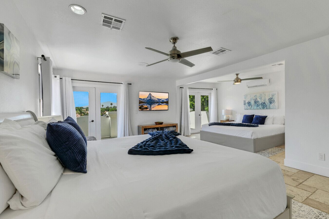 5 bedrooms, desk, iron/ironing board, travel crib