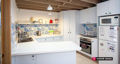 Outlook 1 - Sunny, affordable, walk to river