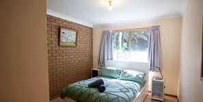 2 bedrooms, bed sheets - Outlook 1 -  Sunny, affordable, walk to river (BERMAGUI)