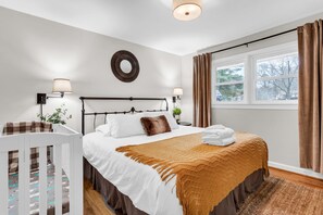 5 bedrooms, desk, iron/ironing board, free WiFi