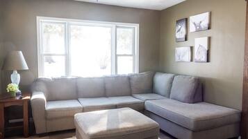 Smart-TV, peis og bøker