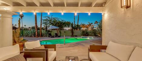 Lämmitetty uima-allas