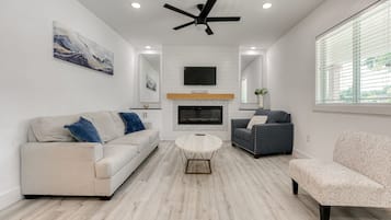 TV, fireplace