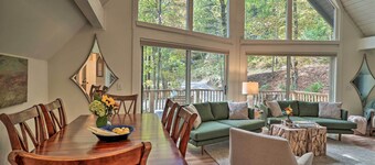1 Mi to Town: Chalet-Style Highlands Retreat