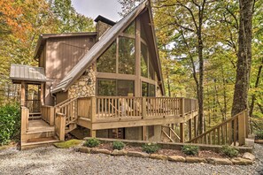 Exterior - 1 Mi to Town: Chalet-Style Highlands Retreat (Highlands)