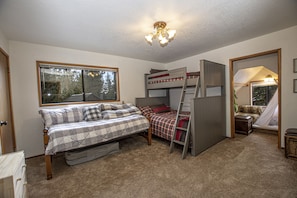 3 bedrooms, iron/ironing board, free WiFi, bed sheets