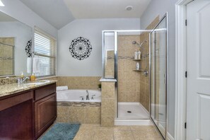Combined shower/tub, jetted tub, hair dryer, towels
