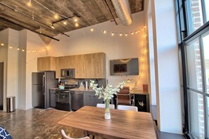 Fridge, microwave, oven, stovetop - Chic Ultramodern Studio Loft w/ Designer Features (Saint Louis)