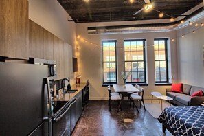Fridge, microwave, oven, stovetop - Chic Ultramodern Studio Loft w/ Designer Features (Saint Louis)