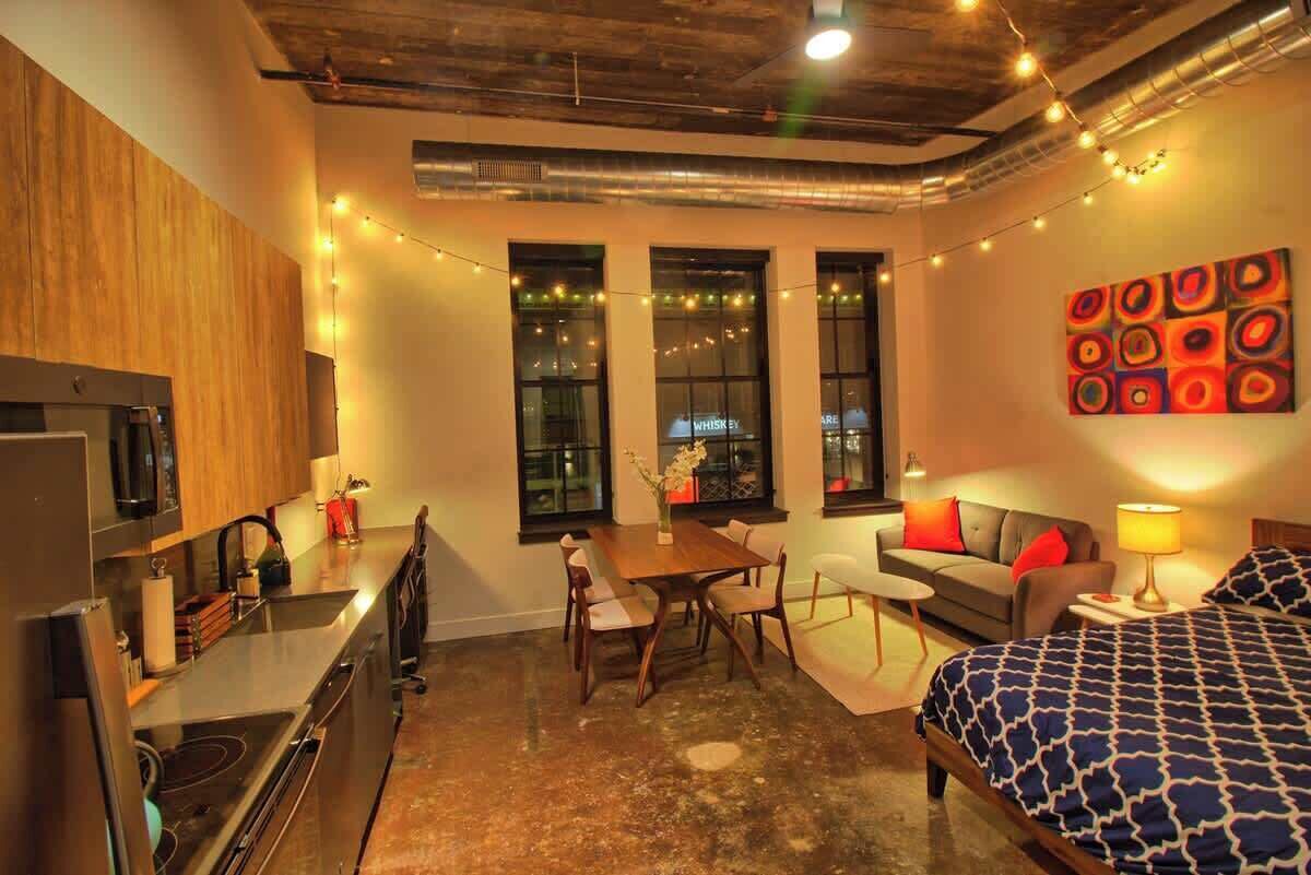 Desk, iron/ironing board, WiFi, bed sheets