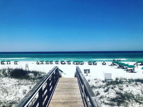 BRUNO'S BEACH GETAWAY COTTAGE 22 MAINSAIL DESTIN FL