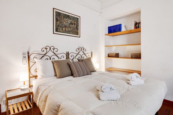 1 habitación, tabla de planchar con plancha, wifi y ropa de cama 
