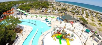 Ocean Lakes Pelican Pointe, Beautiful Ocean & Lake Front cozy cottage.