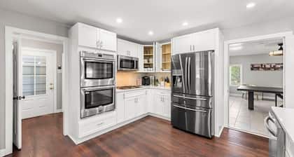 Mansion With Private Pool Bsktball & Tennis courts